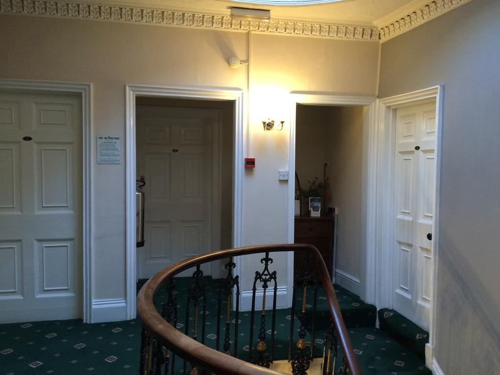 Hilbury Court Hotel Trowbridge Eksteriør billede