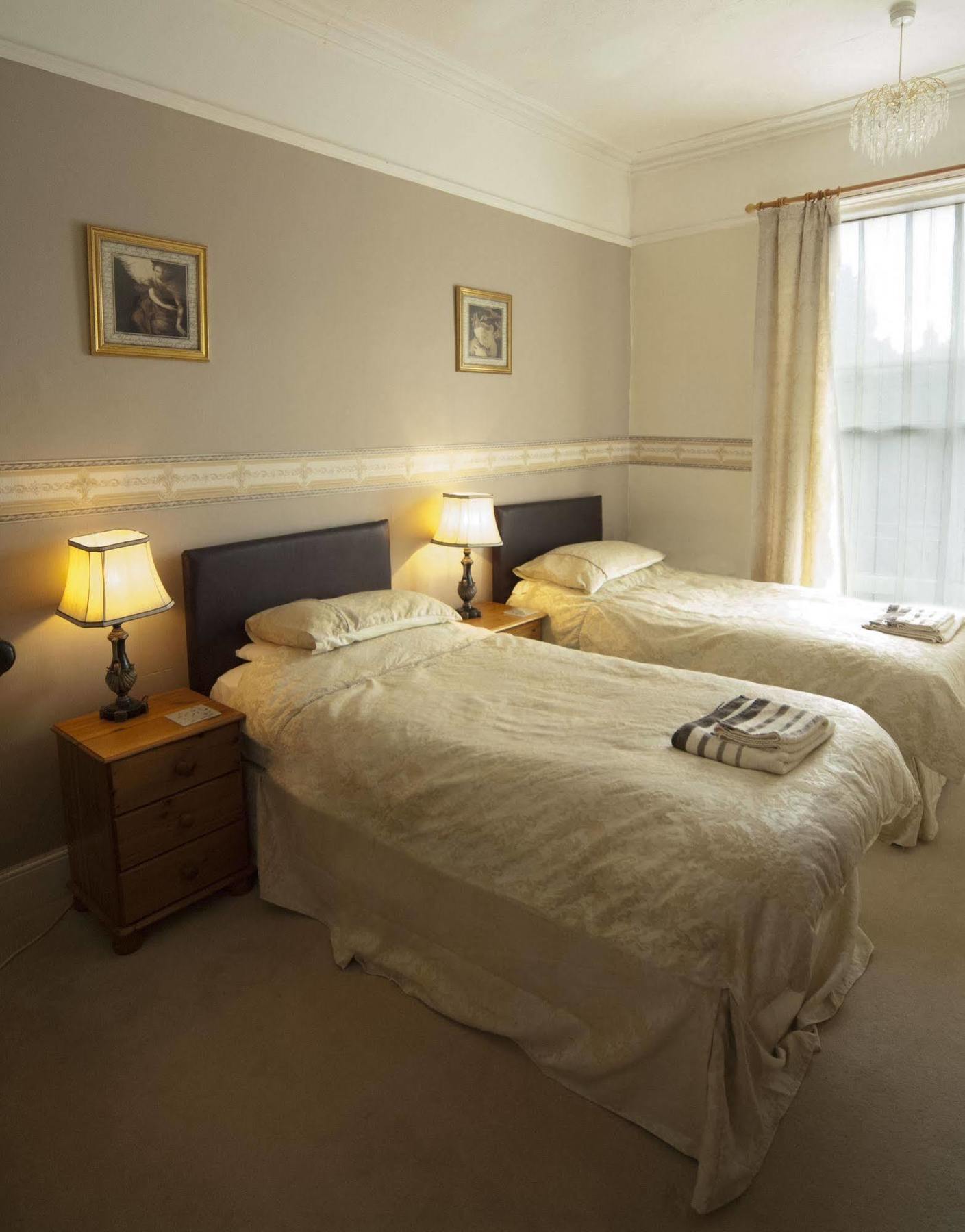 Hilbury Court Hotel Trowbridge Eksteriør billede