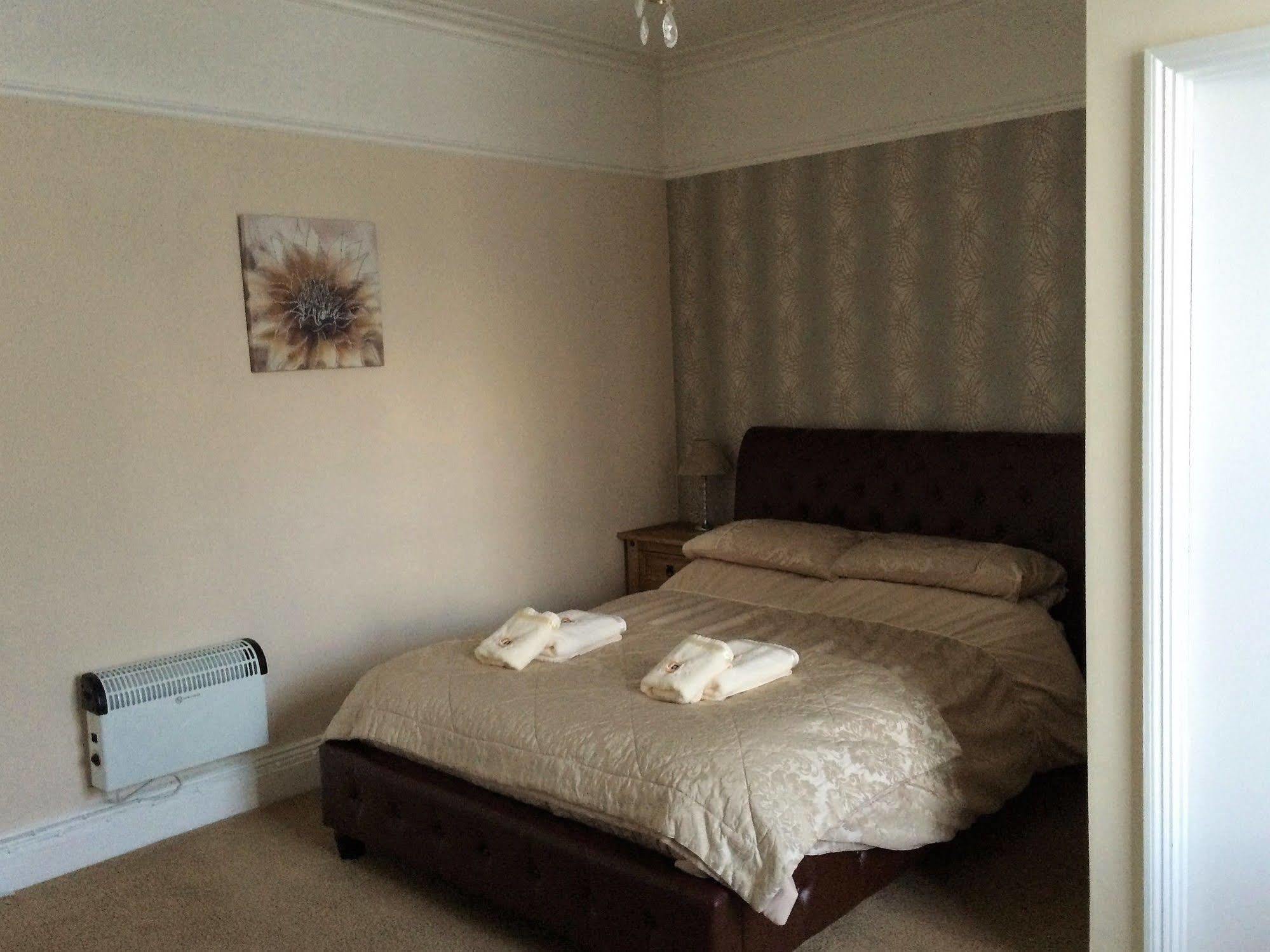 Hilbury Court Hotel Trowbridge Eksteriør billede