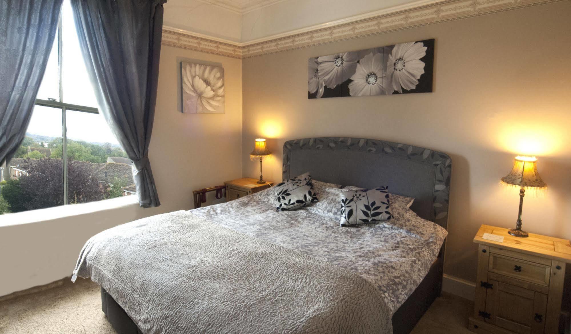 Hilbury Court Hotel Trowbridge Eksteriør billede