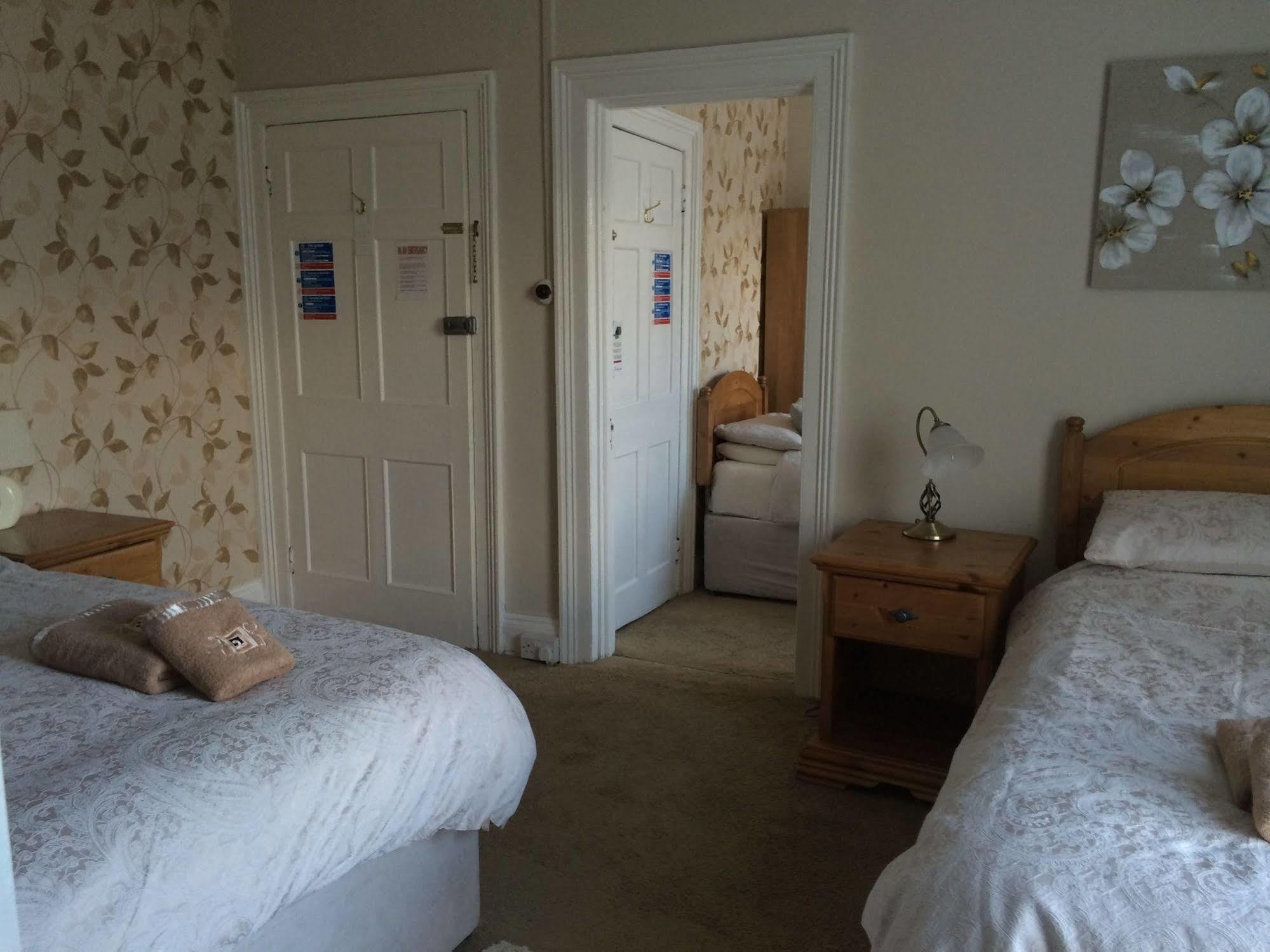 Hilbury Court Hotel Trowbridge Eksteriør billede