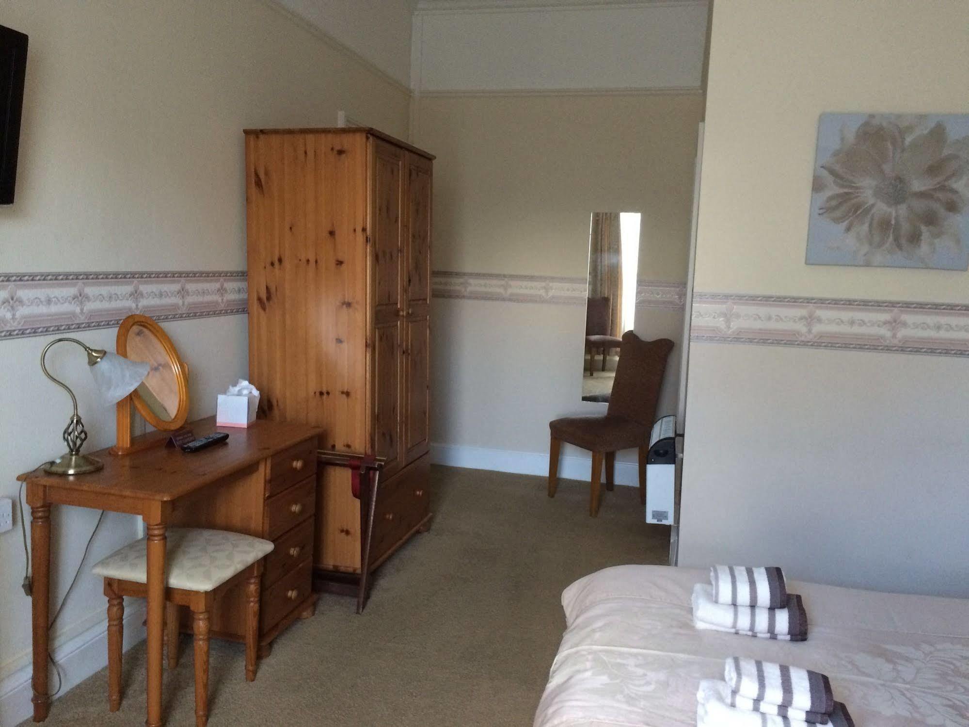 Hilbury Court Hotel Trowbridge Eksteriør billede