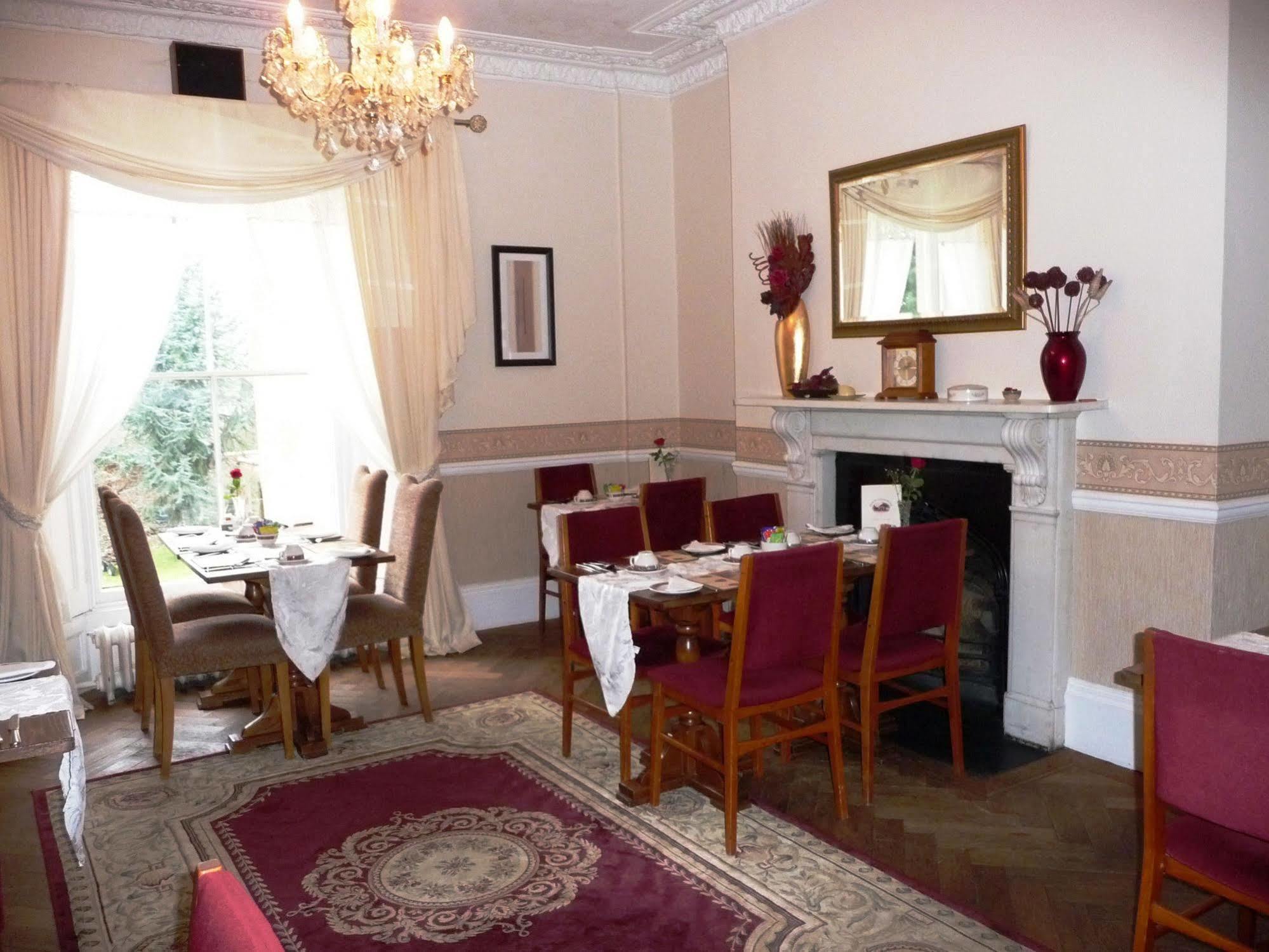 Hilbury Court Hotel Trowbridge Eksteriør billede